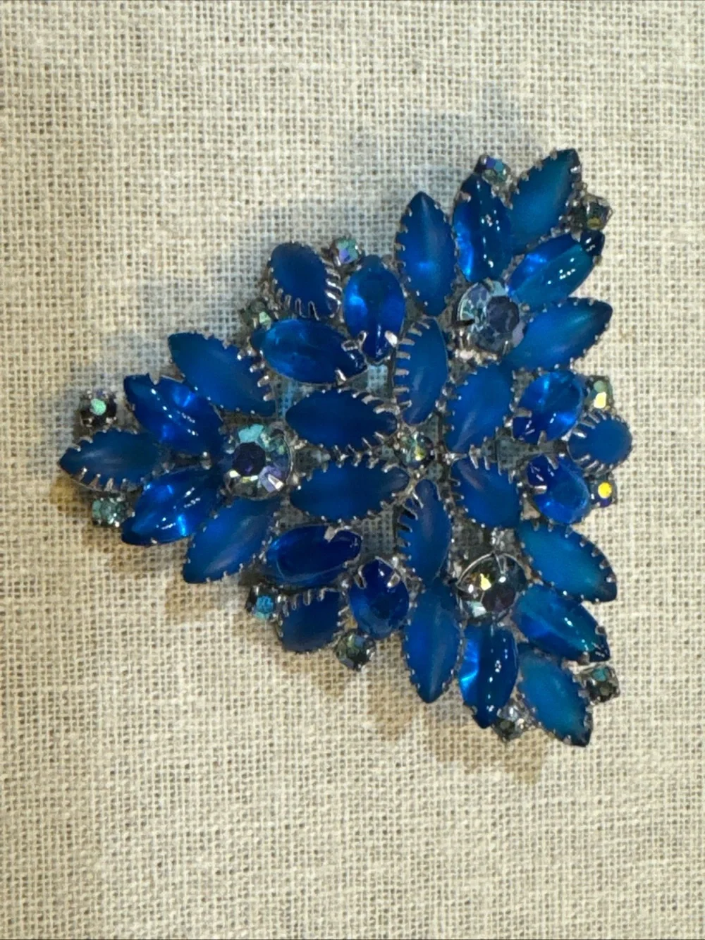 Vintage Juliana D&E Prong Set Cobalt Blue/Blue AB Rhinestone Flower Brooch Pin